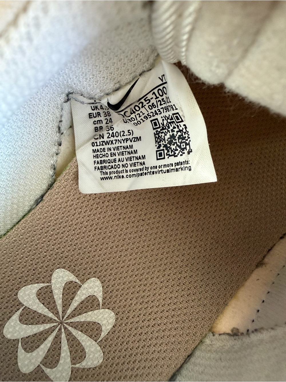 Nike Women's Air Max Pre-Day in "Oatmeal" - Picture 3 of 6
